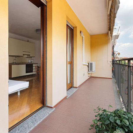 Cosy Studio With Balcony & Private Garage Milão Exterior foto