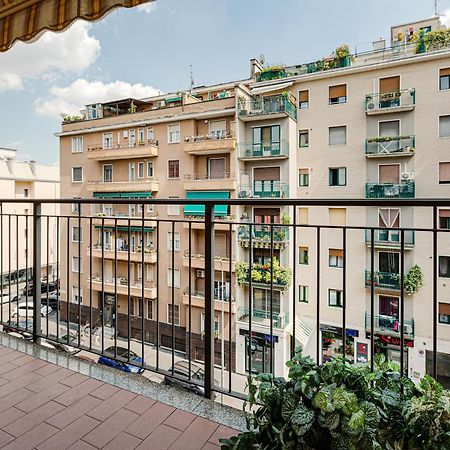 Cosy Studio With Balcony & Private Garage Milão Exterior foto