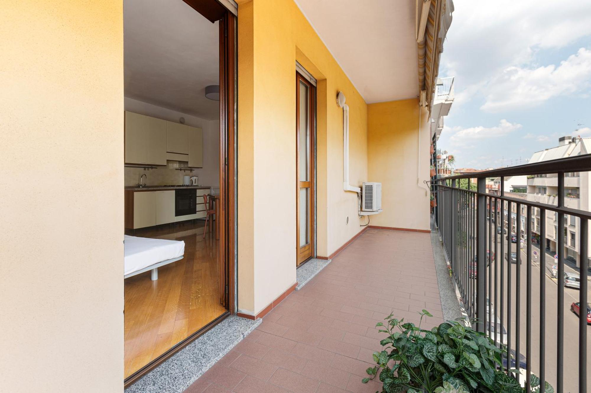 Cosy Studio With Balcony & Private Garage Milão Exterior foto