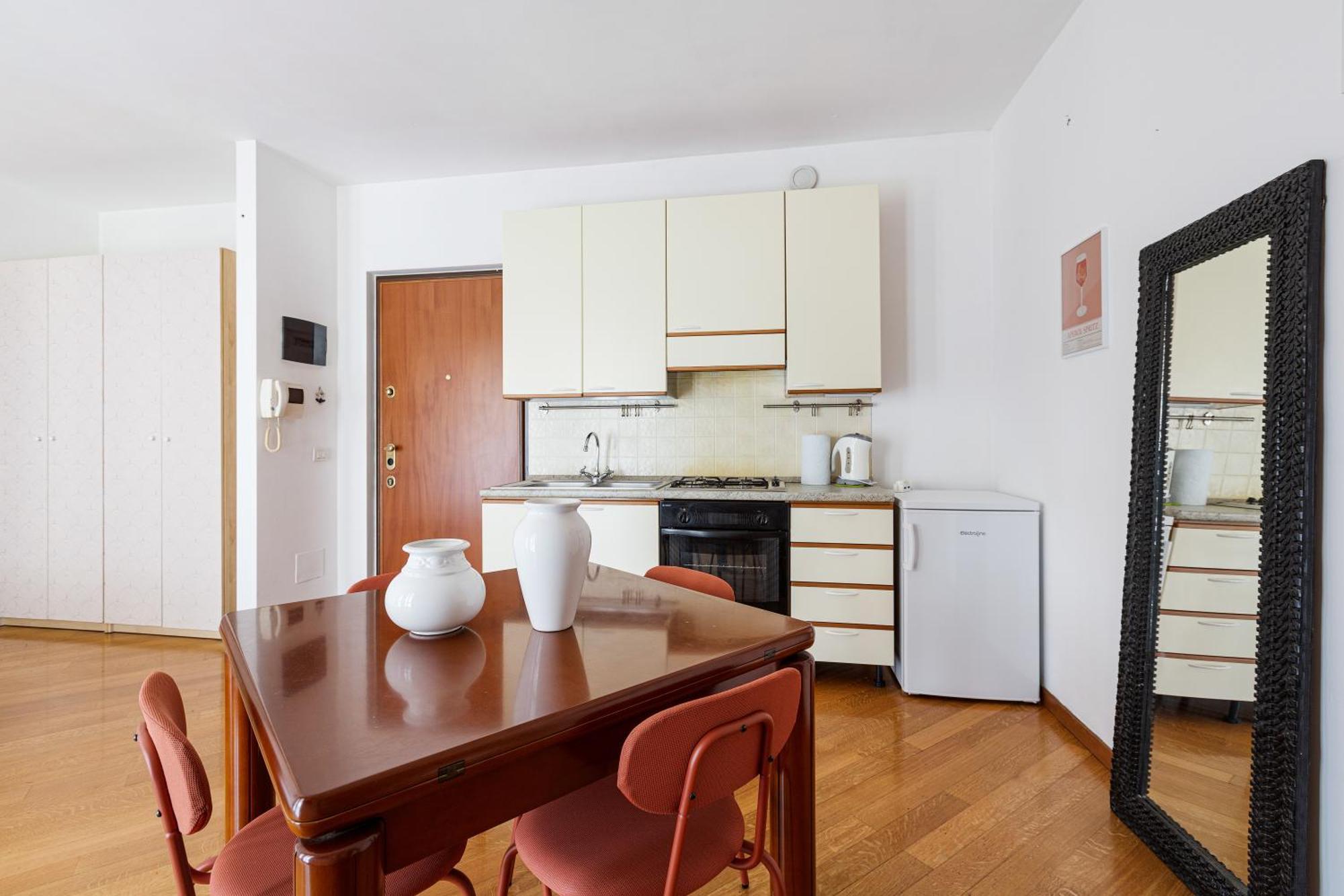 Cosy Studio With Balcony & Private Garage Milão Exterior foto