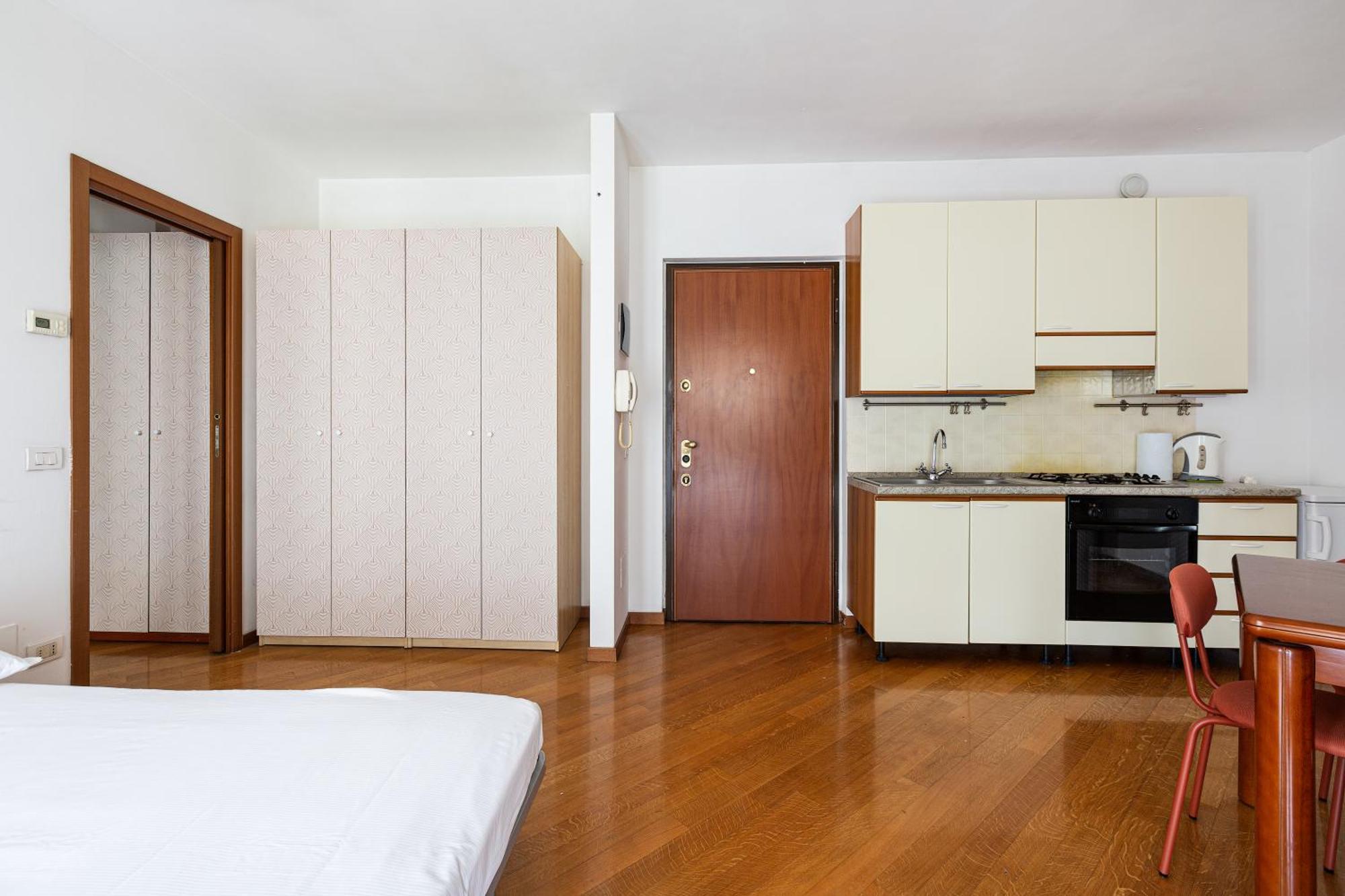 Cosy Studio With Balcony & Private Garage Milão Exterior foto
