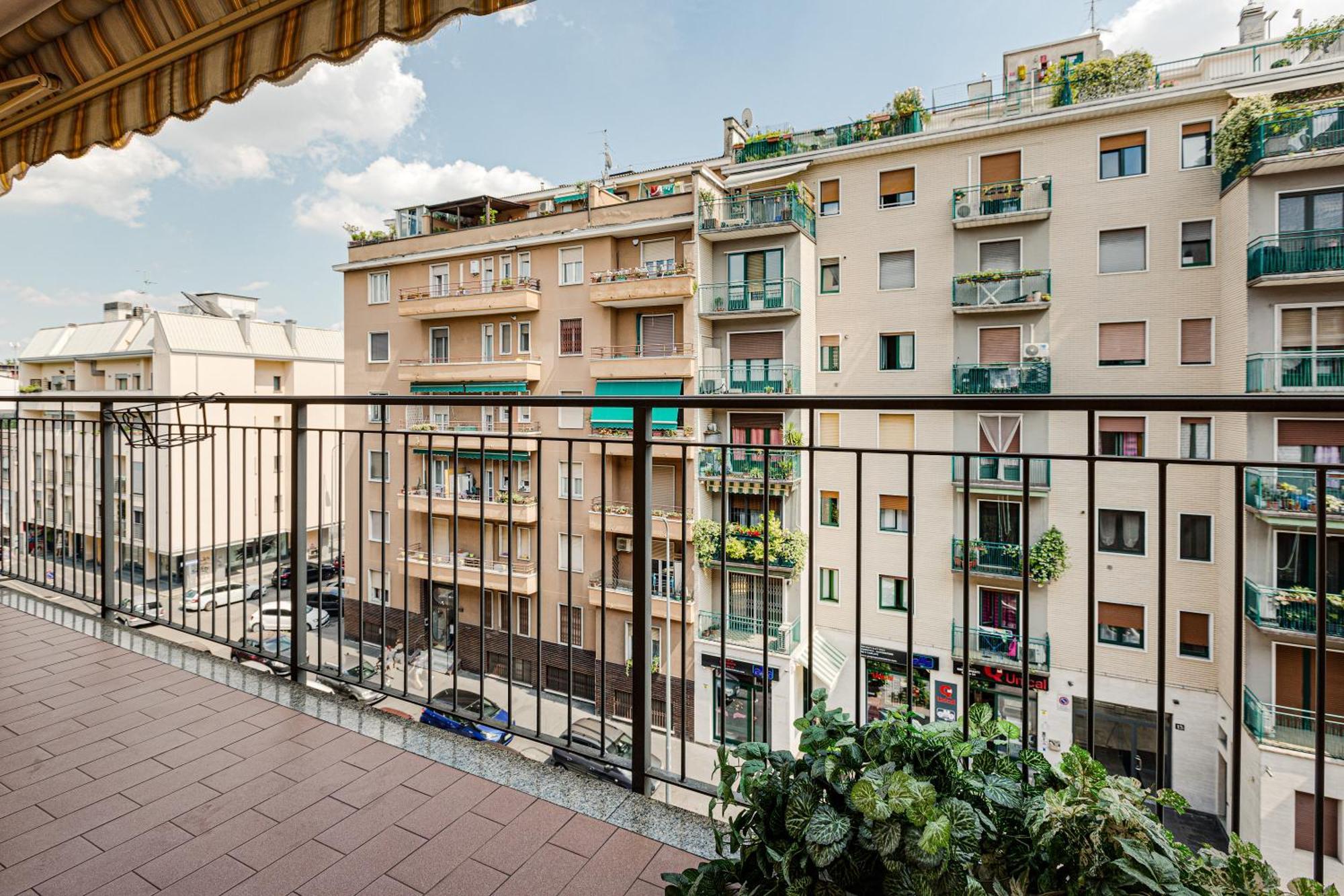 Cosy Studio With Balcony & Private Garage Milão Exterior foto